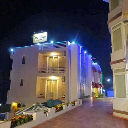 The Royal Court Hotel Нейнитал Екстериор снимка