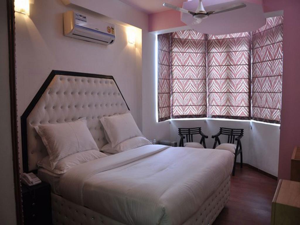 The Royal Court Hotel Нейнитал Стая снимка