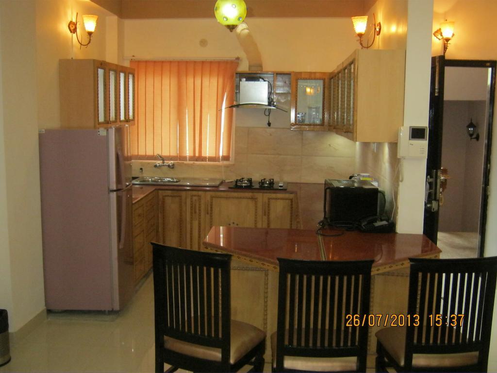The Royal Court Hotel Нейнитал Екстериор снимка