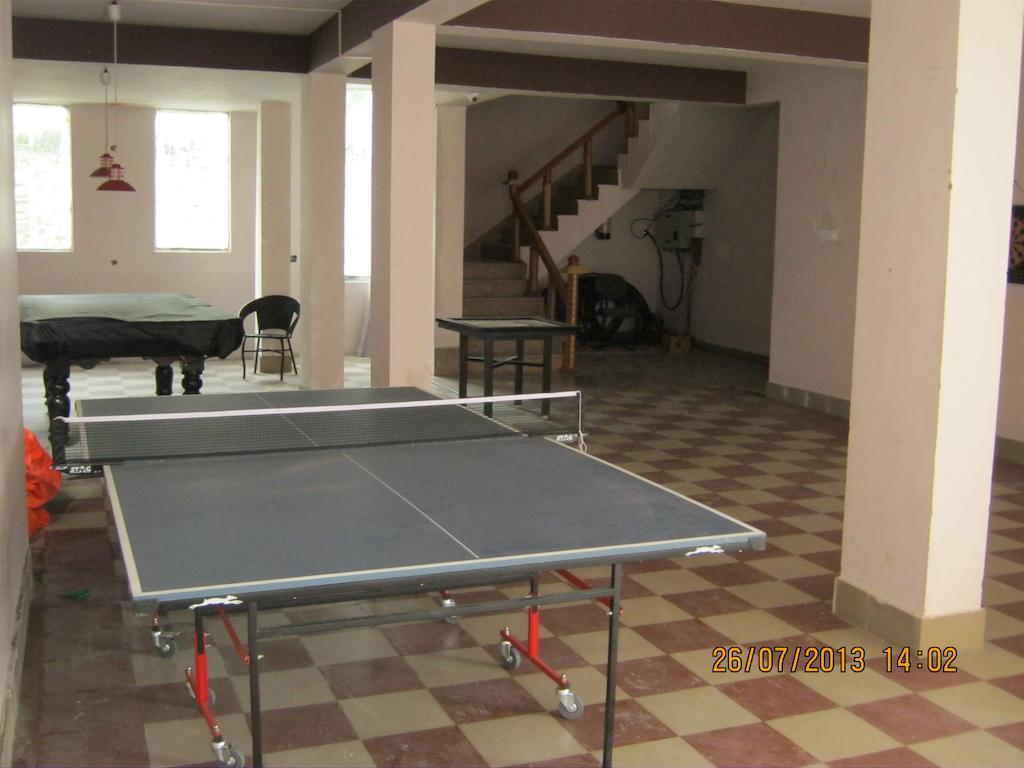 The Royal Court Hotel Нейнитал Екстериор снимка