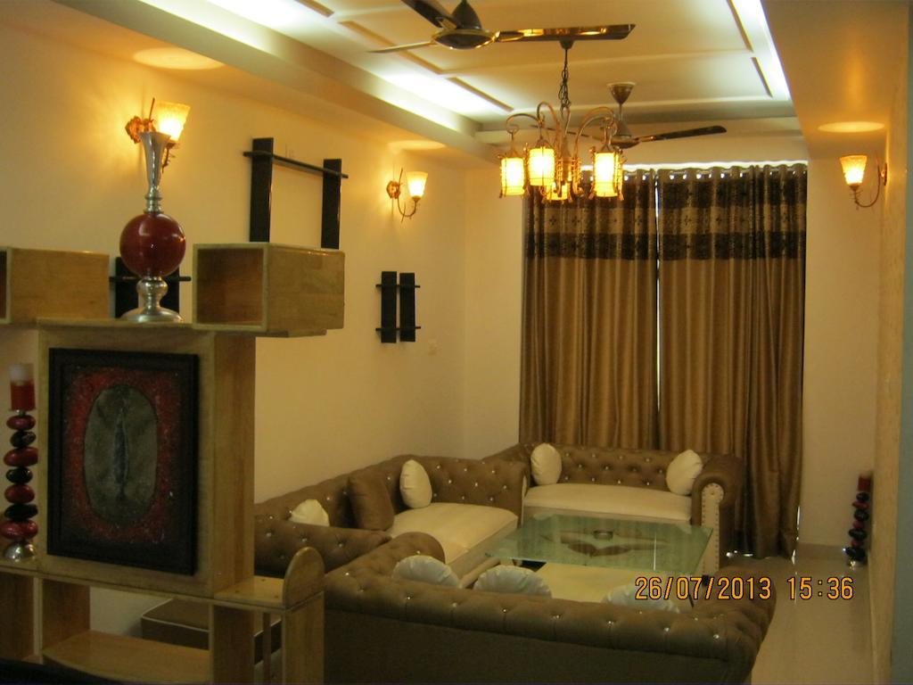 The Royal Court Hotel Нейнитал Екстериор снимка