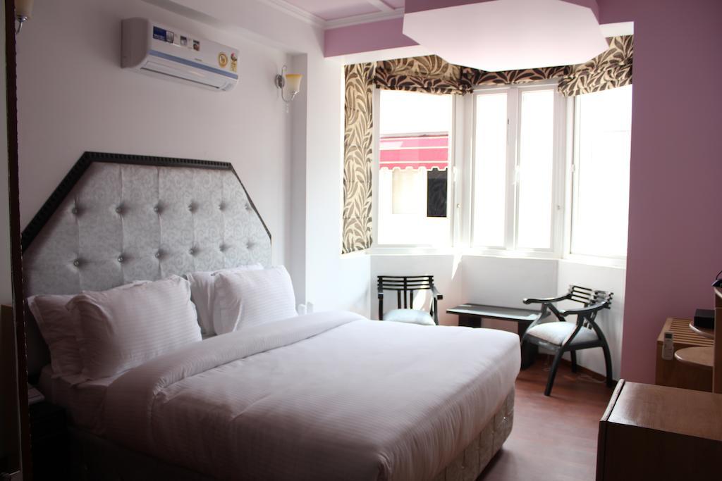 The Royal Court Hotel Нейнитал Стая снимка