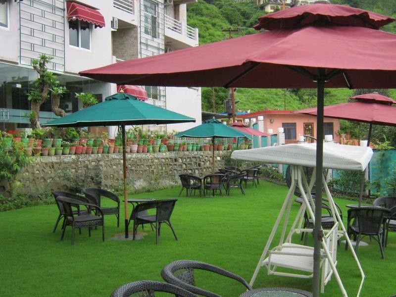 The Royal Court Hotel Нейнитал Екстериор снимка