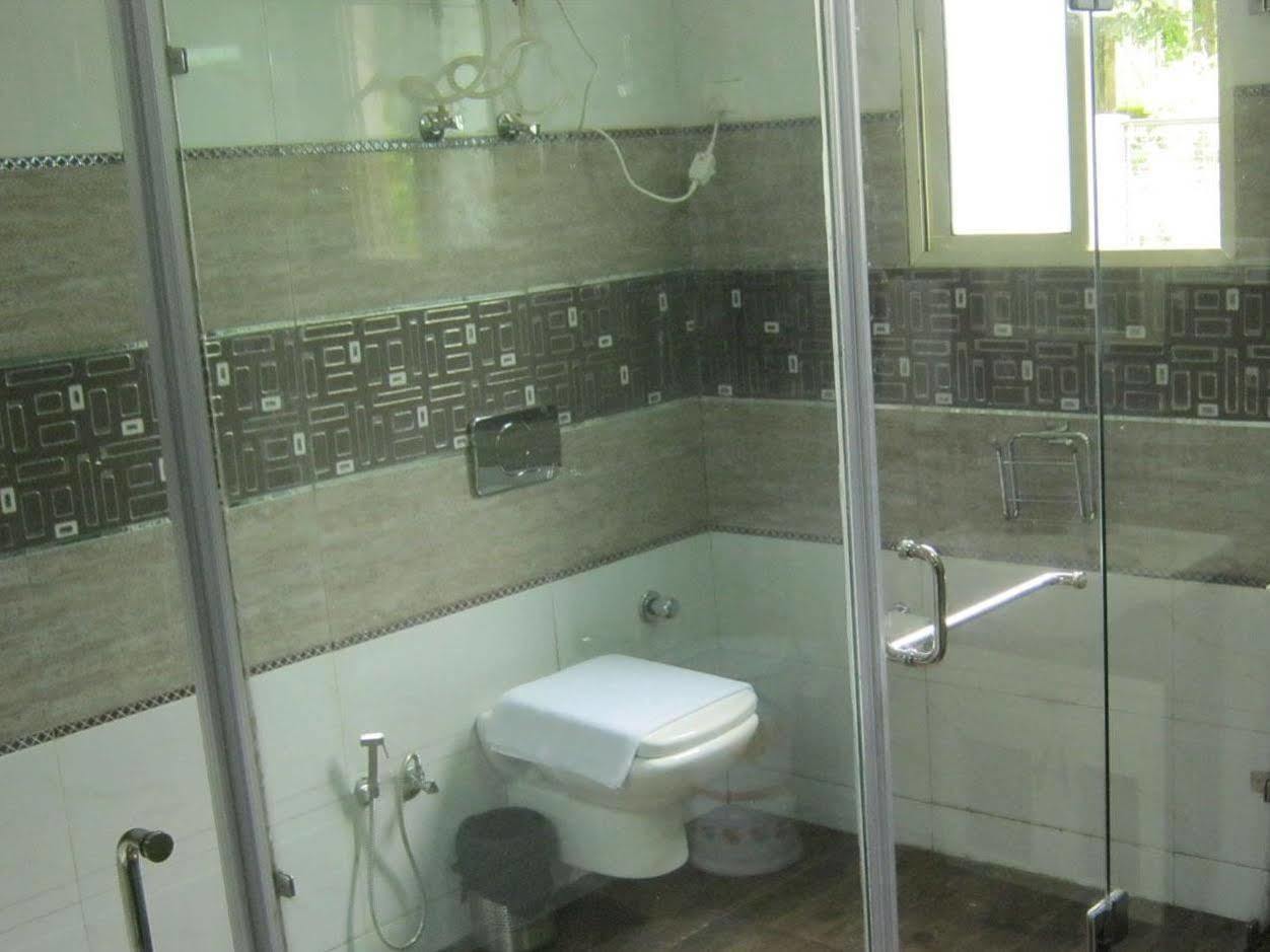 The Royal Court Hotel Нейнитал Екстериор снимка